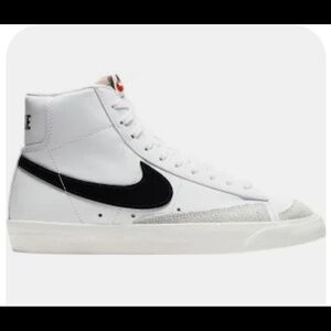 Nike Women’s Blazer mid 77
